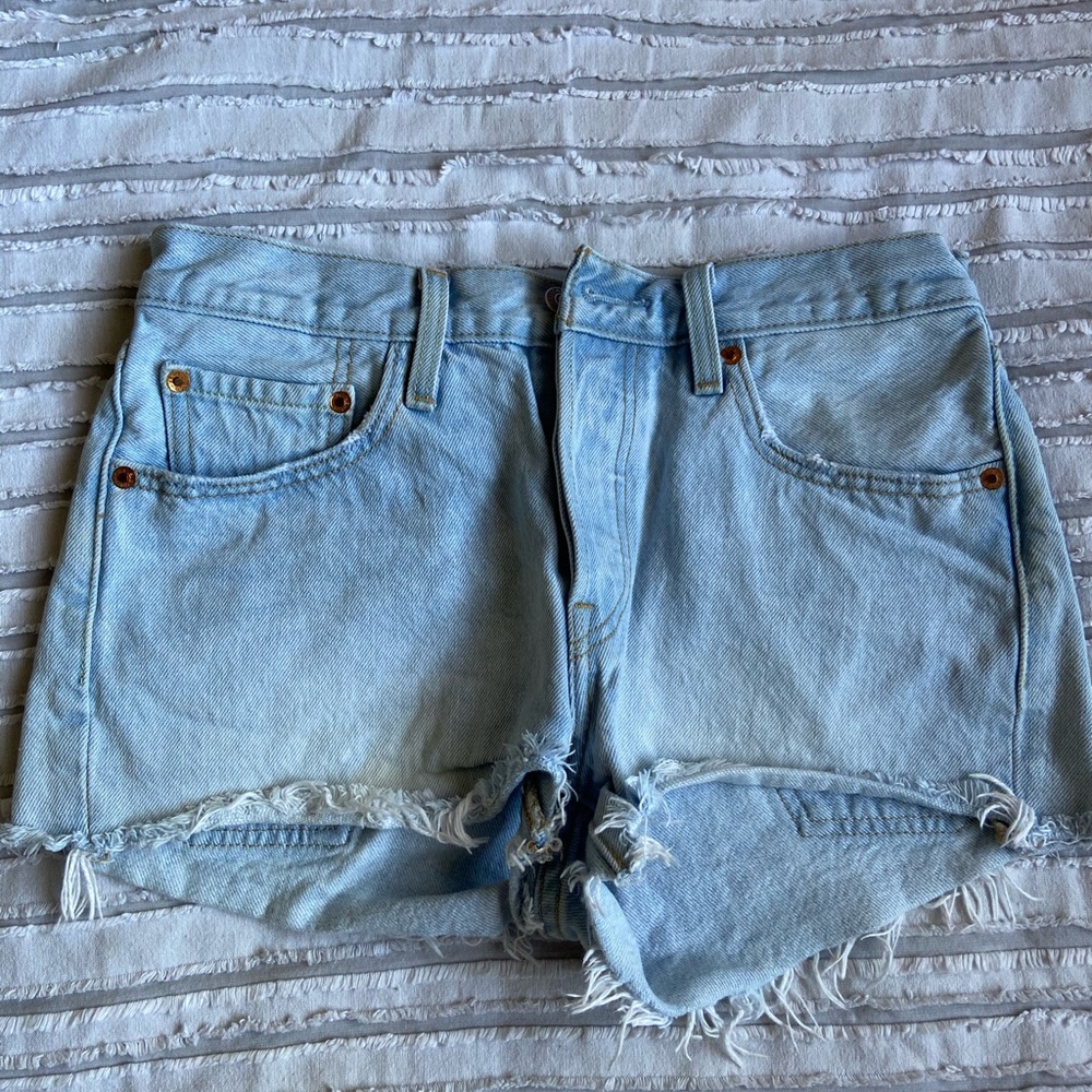 Levi’s mid-rise Jean shorts